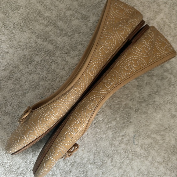 Tory Burch Chelsea stitched tan ballet flats - Picture 8 of 10
